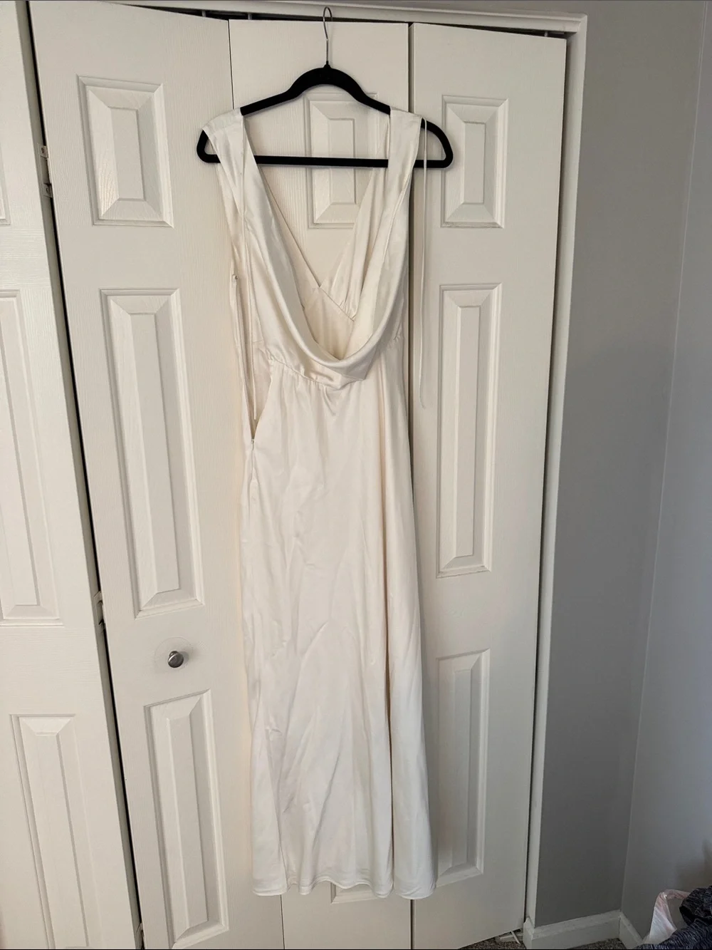 Abercrombie Women’s White V-Neck Slip Dress